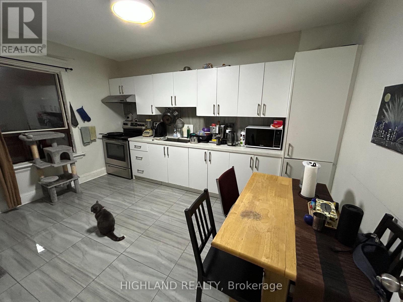 915 Lansdowne Ave, 2nd Floor Avenue E, Toronto, Ontario  M6H 3Z2 - Photo 6 - W12659214