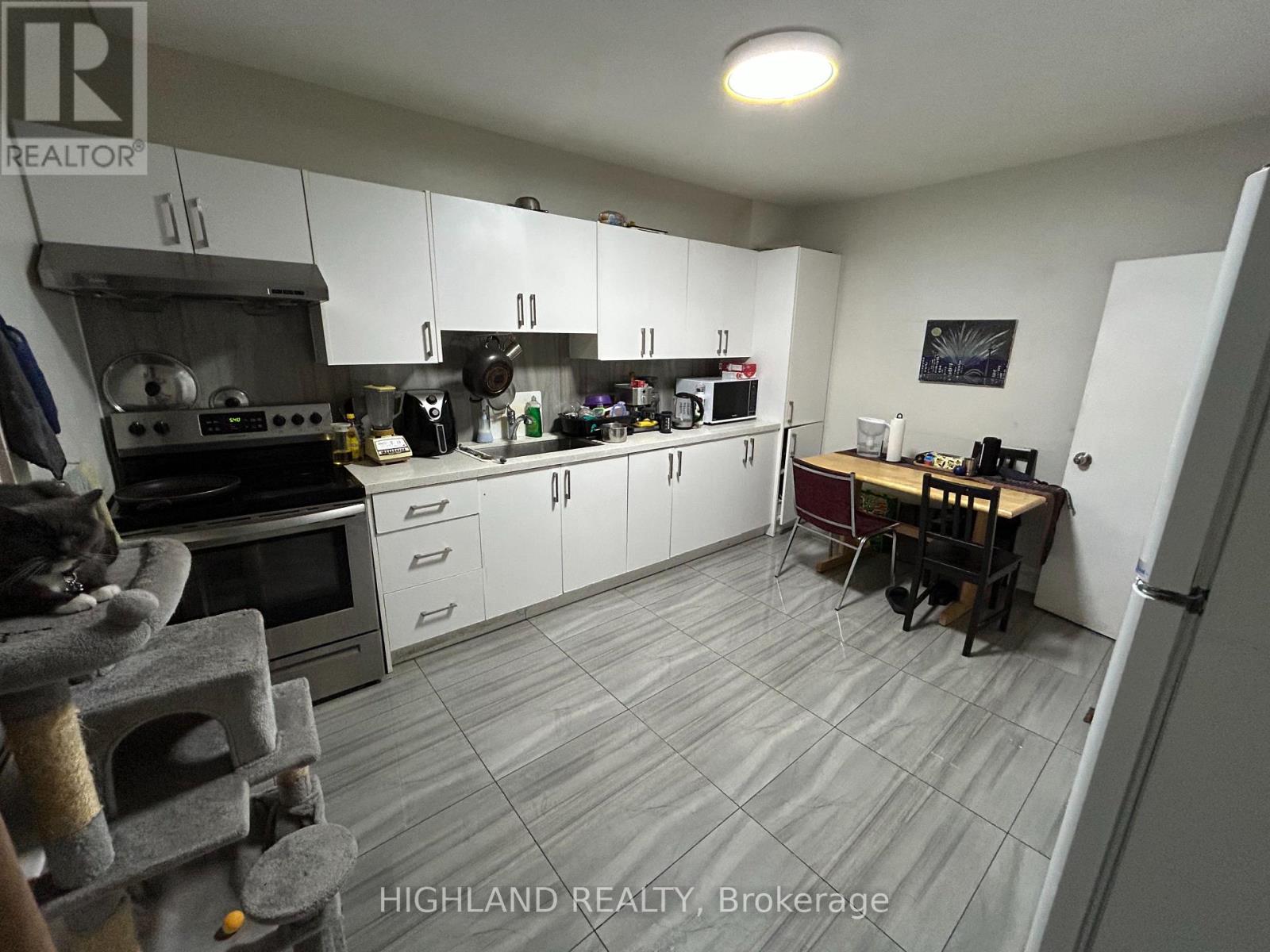 915 Lansdowne Ave, 2nd Floor Avenue E, Toronto, Ontario  M6H 3Z2 - Photo 7 - W12659214