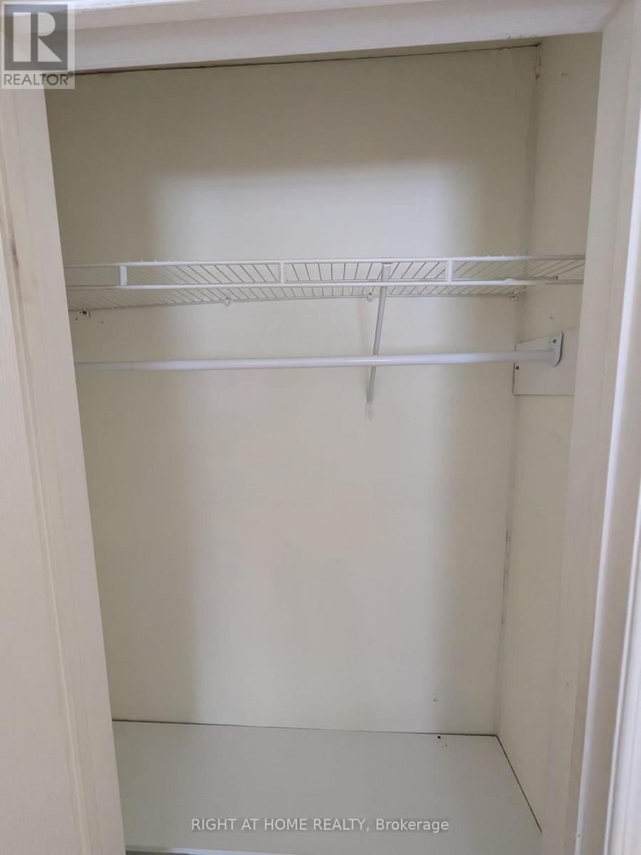 Main Floor - 5864 Delle Donne Drive, Mississauga, Ontario  L5M 7A3 - Photo 12 - W12525620