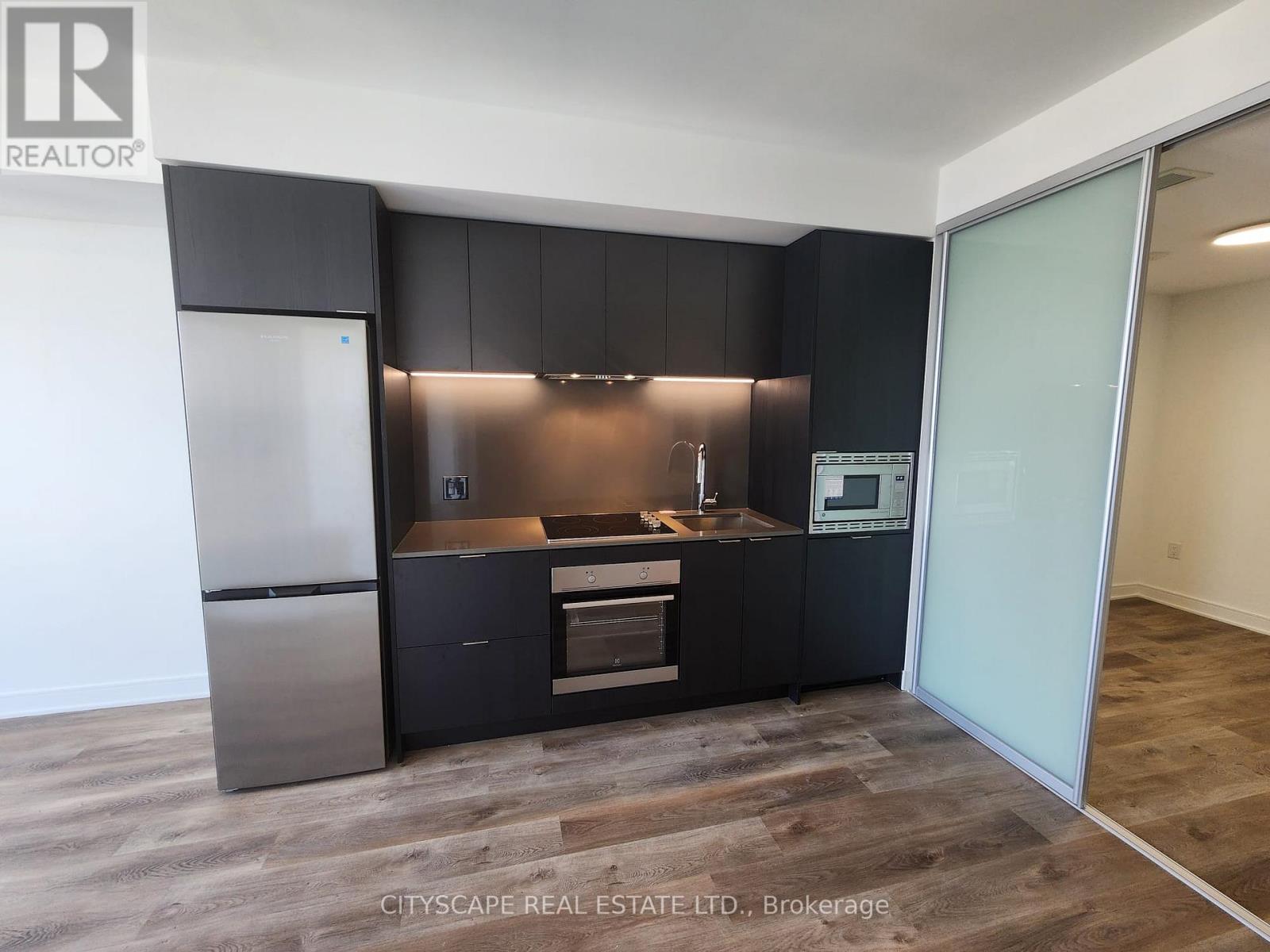 1007 - 86 Dundas Street E, Mississauga, Ontario  L5A 0B1 - Photo 5 - W12658984