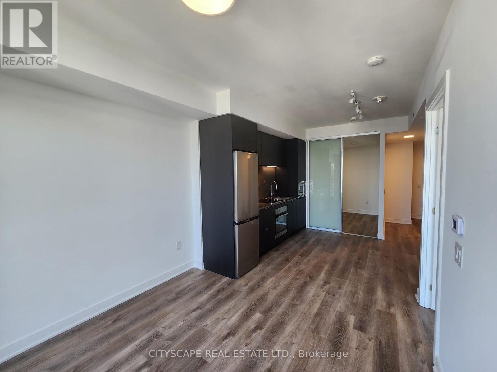 1007 - 86 Dundas Street E, Mississauga, Ontario  L5A 0B1 - Photo 4 - W12658984
