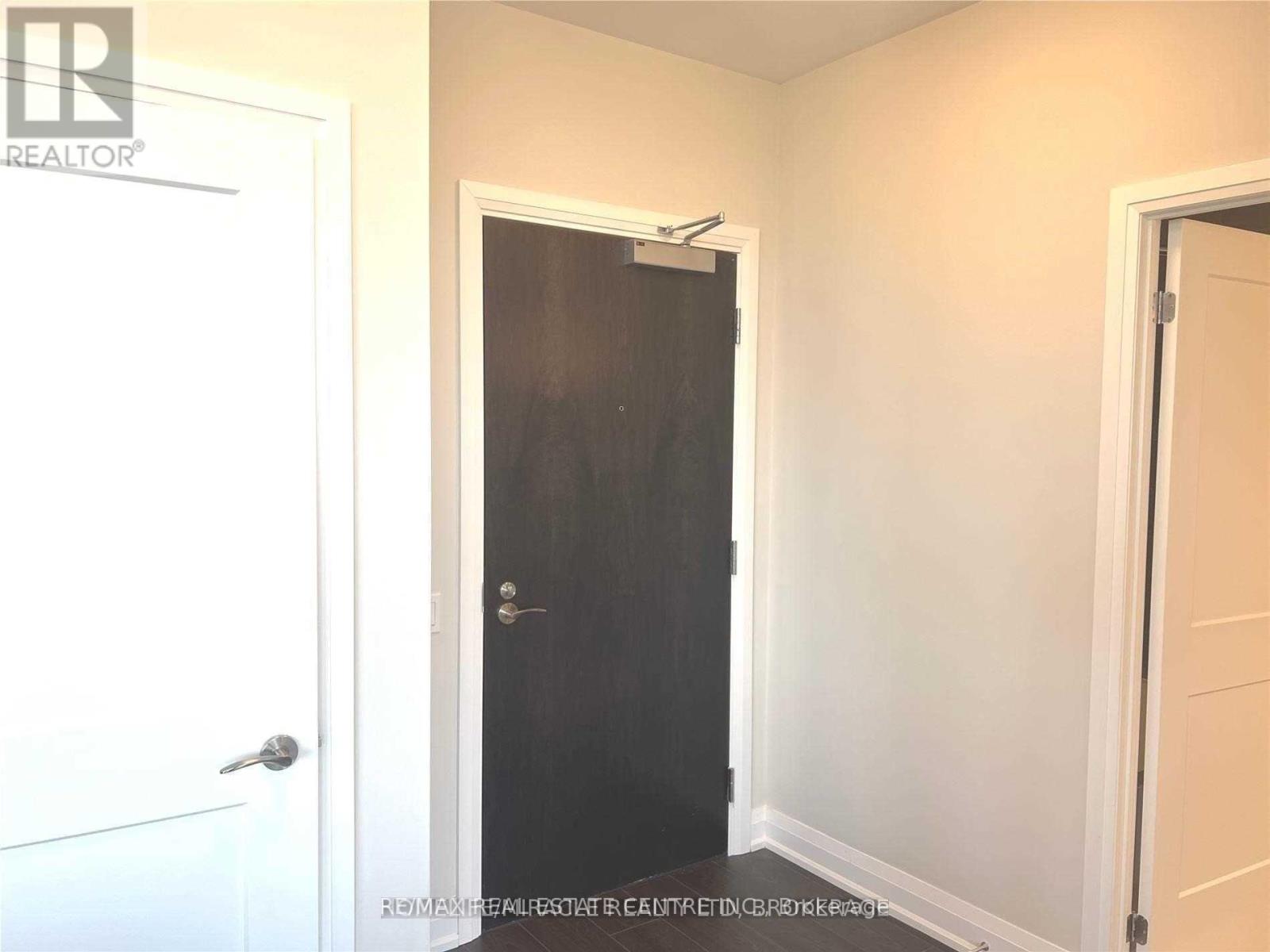 302 - 15 Lynch Street, Brampton, Ontario  L6W 0C7 - Photo 2 - W12659234