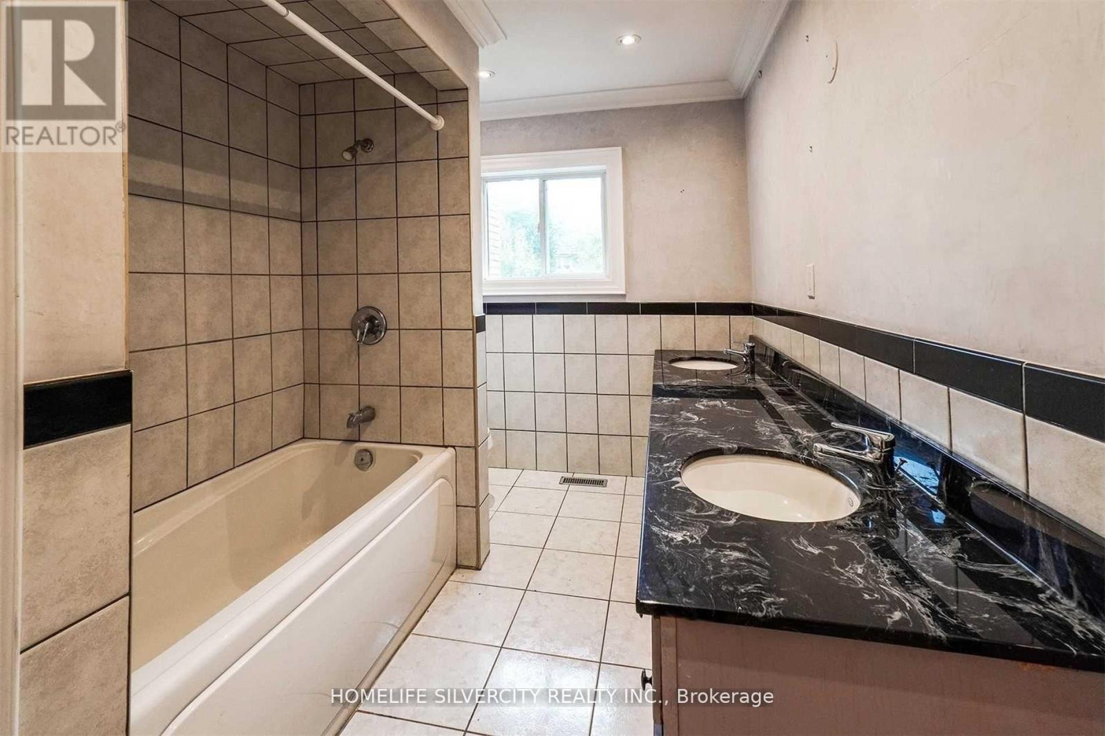 4395 Castlemore Road, Brampton, Ontario  L6P 0W9 - Photo 13 - W12422306