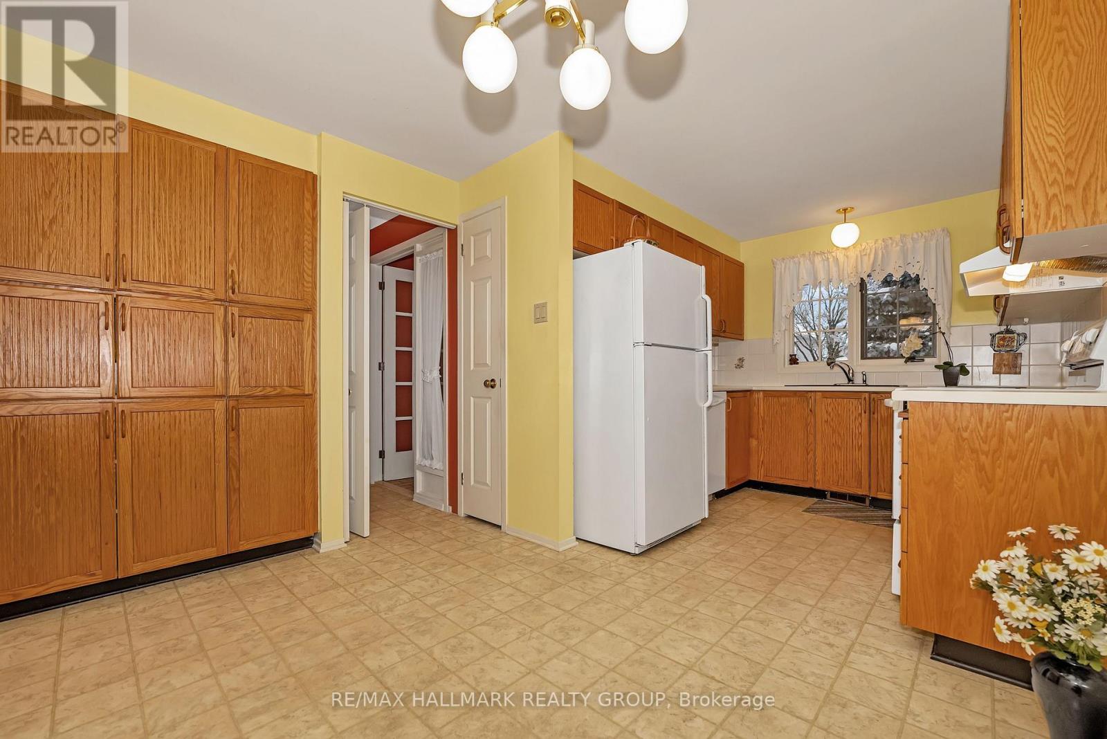 1835 Windflower Way, Ottawa, Ontario  K1C 5Z8 - Photo 12 - X12659246