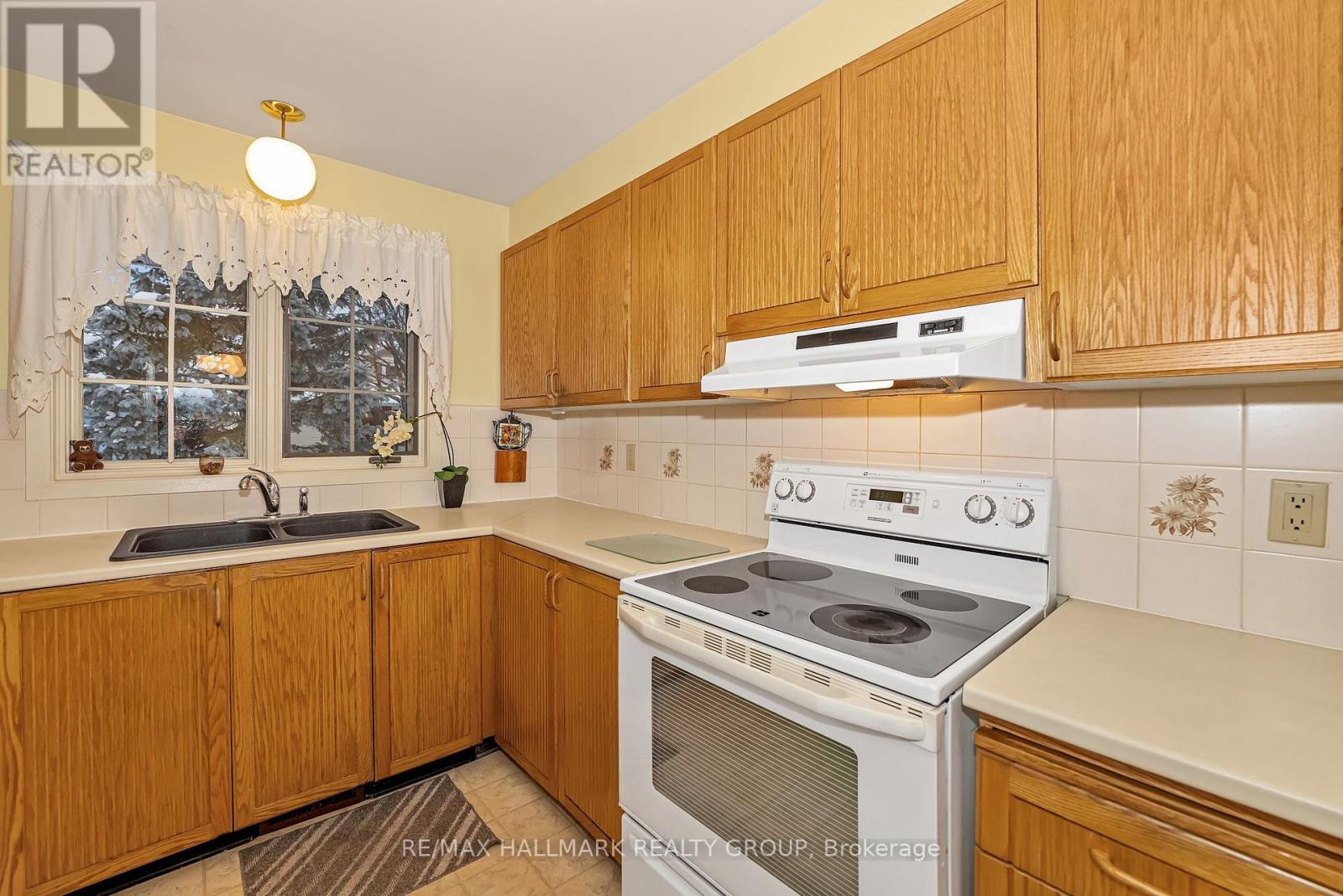 1835 Windflower Way, Ottawa, Ontario  K1C 5Z8 - Photo 13 - X12659246