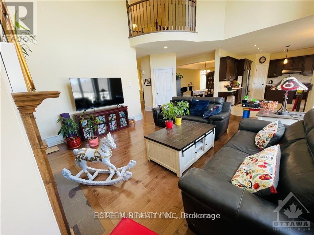 357 Laughlin Circle, Ottawa, Ontario  K2T 0E3 - Photo 13 - X12659254