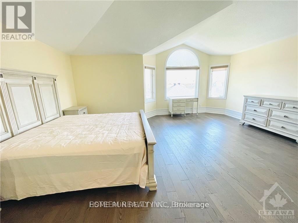 357 Laughlin Circle, Ottawa, Ontario  K2T 0E3 - Photo 18 - X12659254