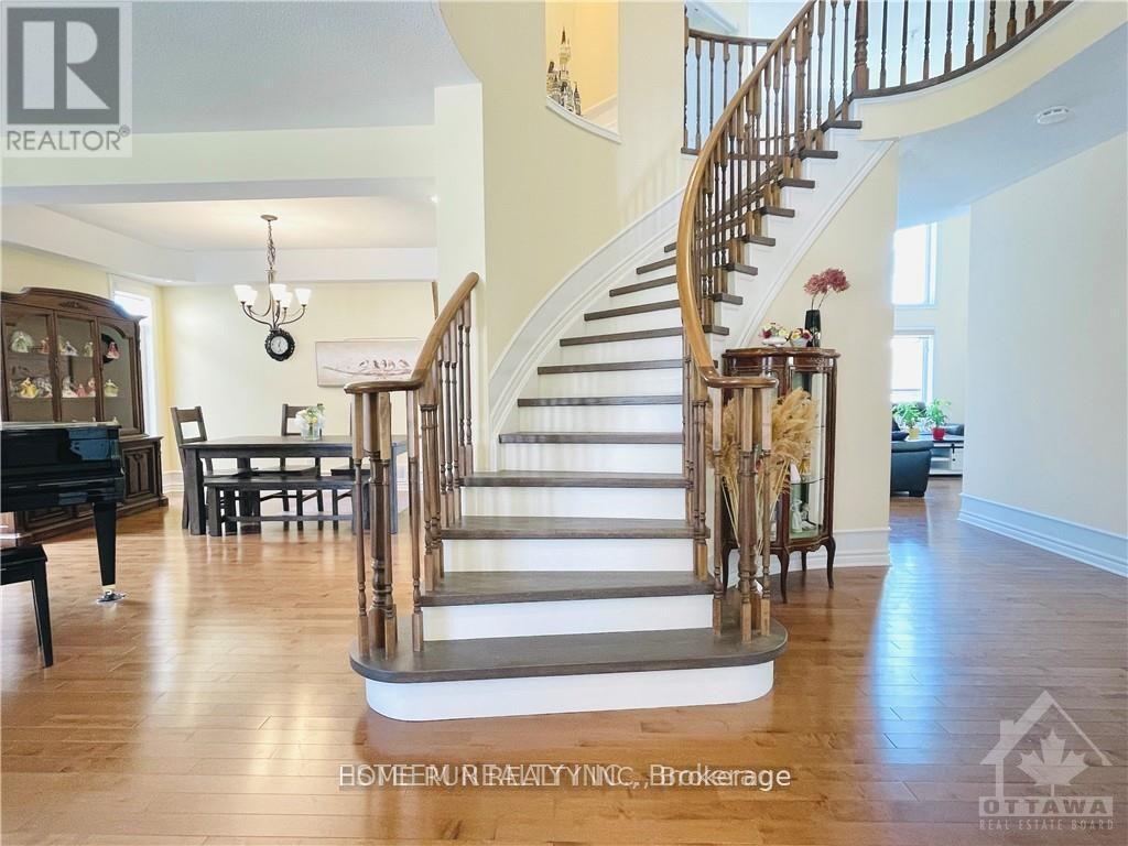 357 Laughlin Circle, Ottawa, Ontario  K2T 0E3 - Photo 2 - X12659254