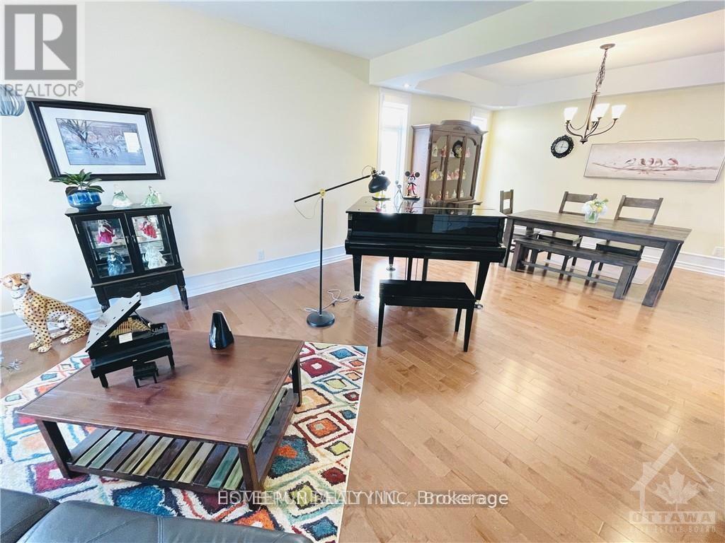 357 Laughlin Circle, Ottawa, Ontario  K2T 0E3 - Photo 3 - X12659254