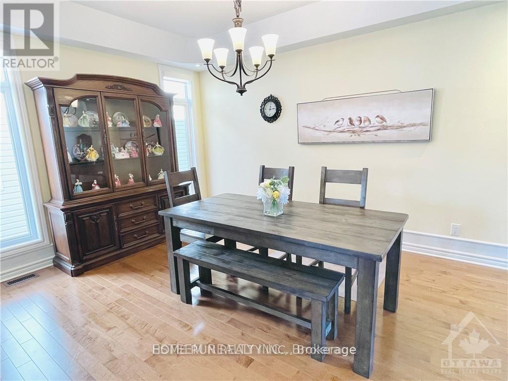 357 Laughlin Circle, Ottawa, Ontario  K2T 0E3 - Photo 5 - X12659254