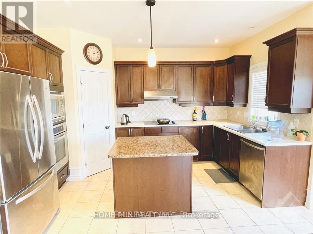 357 Laughlin Circle, Ottawa, Ontario  K2T 0E3 - Photo 8 - X12659254