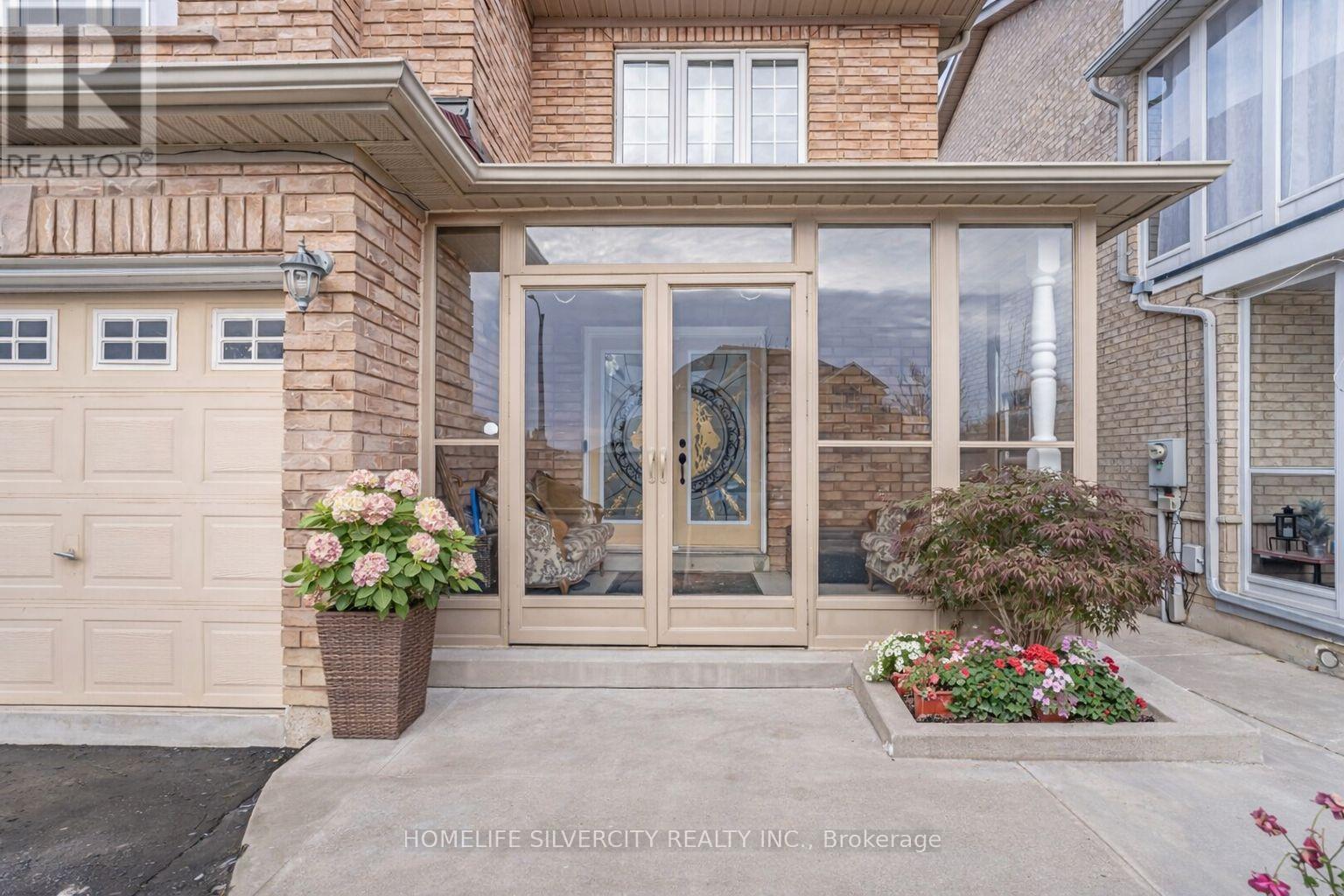 42 Avalanche Crescent, Brampton, Ontario  L6P 1M5 - Photo 2 - W12647252