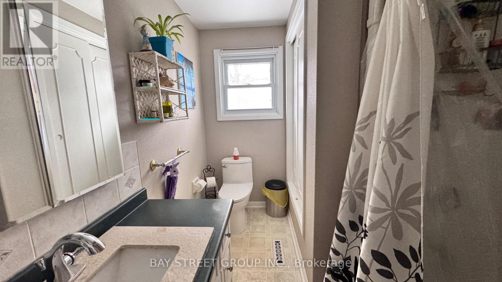 10 Rideau Crescent, St. Catharines, Ontario  L2M 2E9 - Photo 9 - X12656814