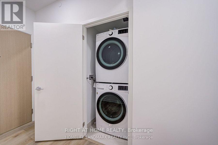 1608 - 395 Square One Drive, Mississauga, Ontario  L5B 0P6 - Photo 14 - W12659252