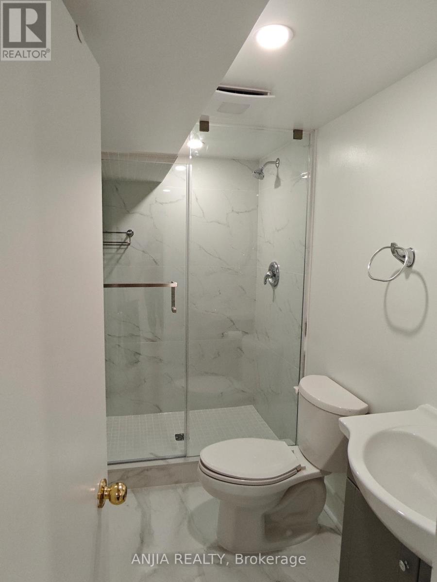 17 Boundy Crescent, Toronto, Ontario  M1W 2E3 - Photo 14 - E12659266