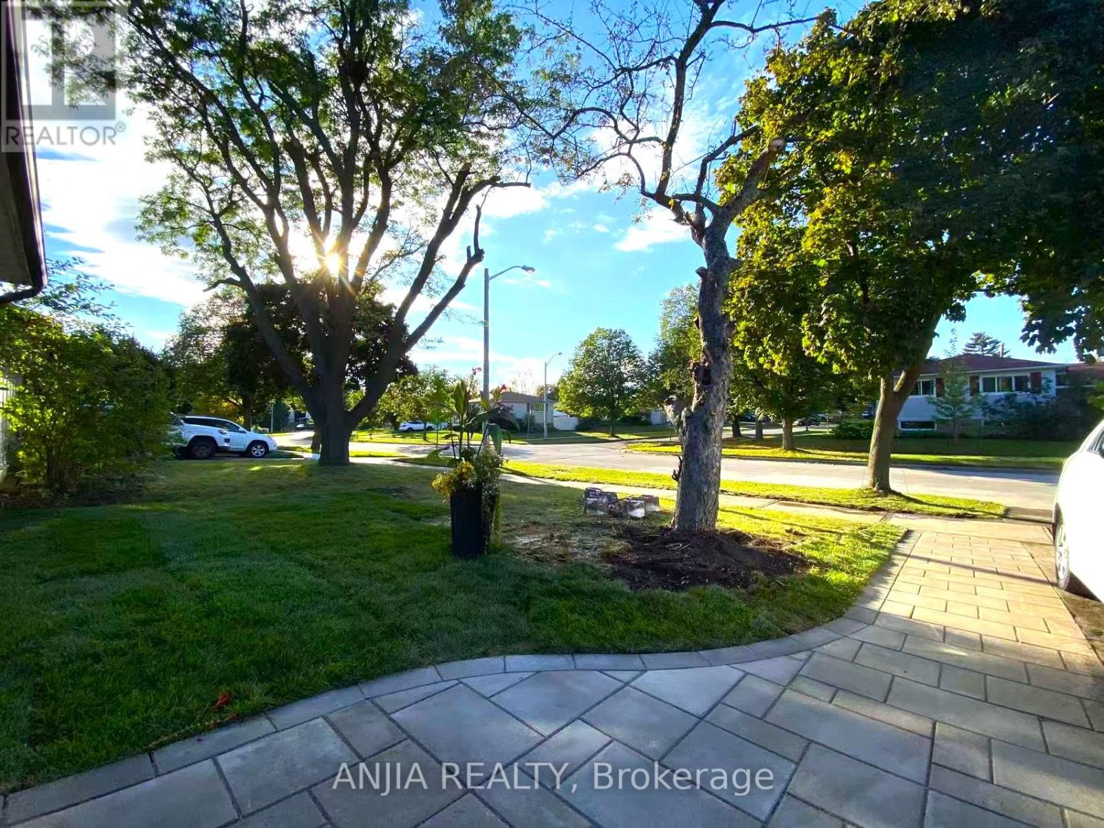 17 Boundy Crescent, Toronto, Ontario  M1W 2E3 - Photo 2 - E12659266