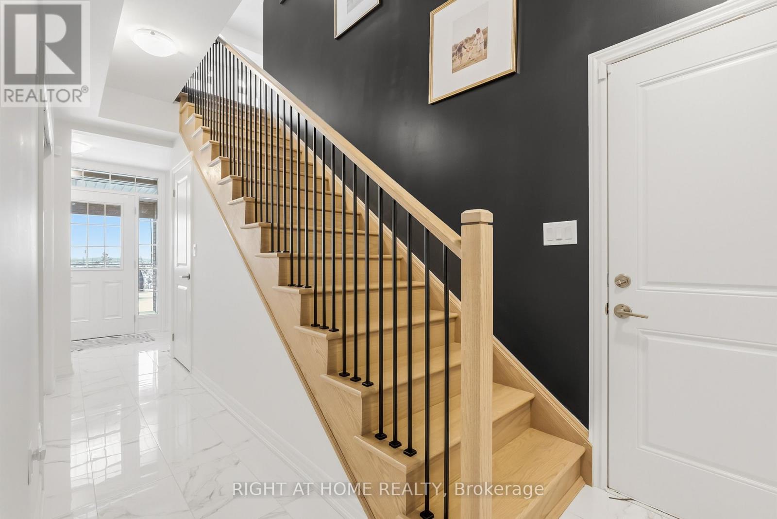 375 Thimbleweed Court, Milton, Ontario  L9E 1T3 - Photo 7 - W12659284