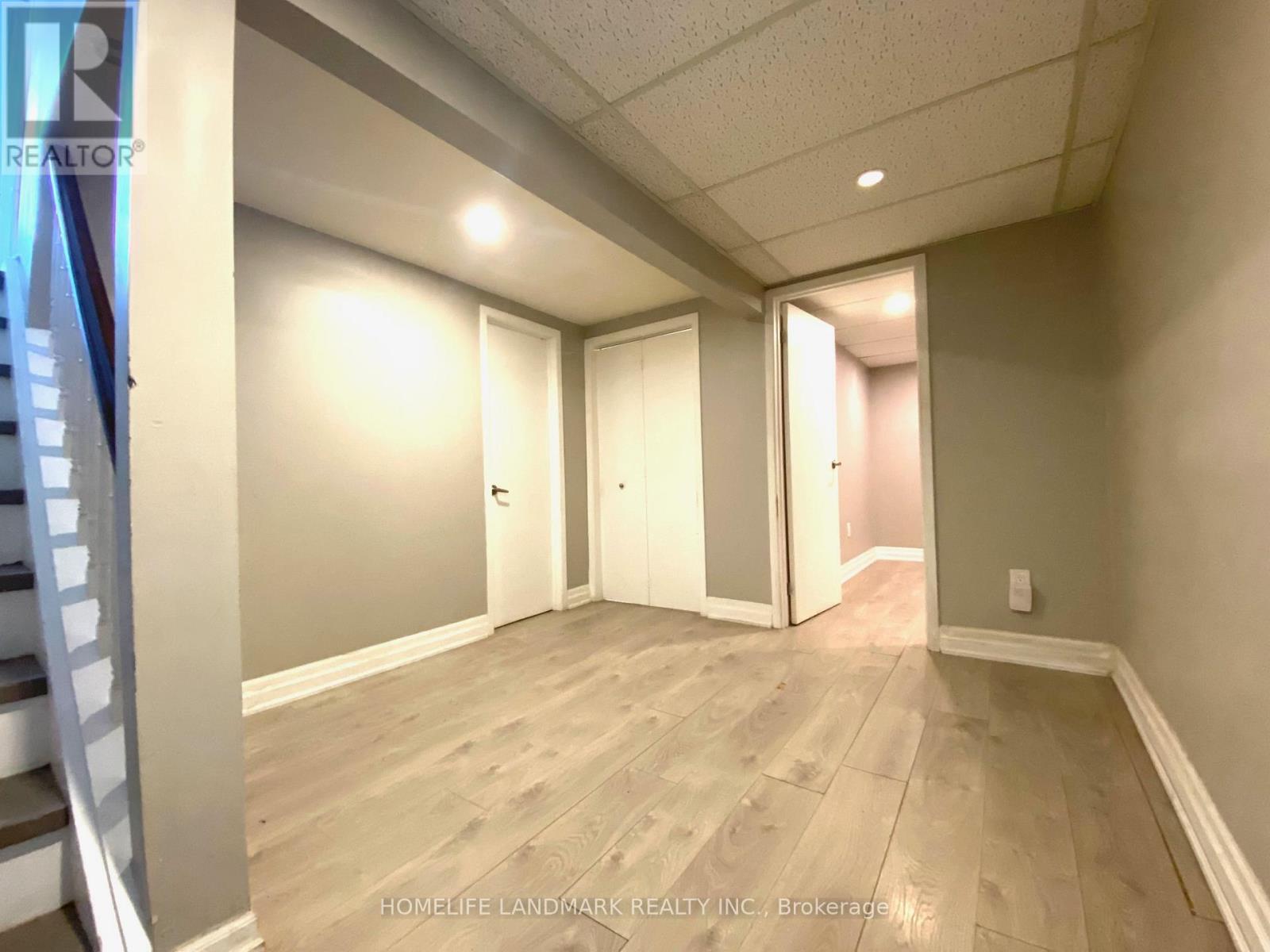 Lower - 640 Netherton Crescent, Mississauga, Ontario  L4Y 2M4 - Photo 3 - W12632820