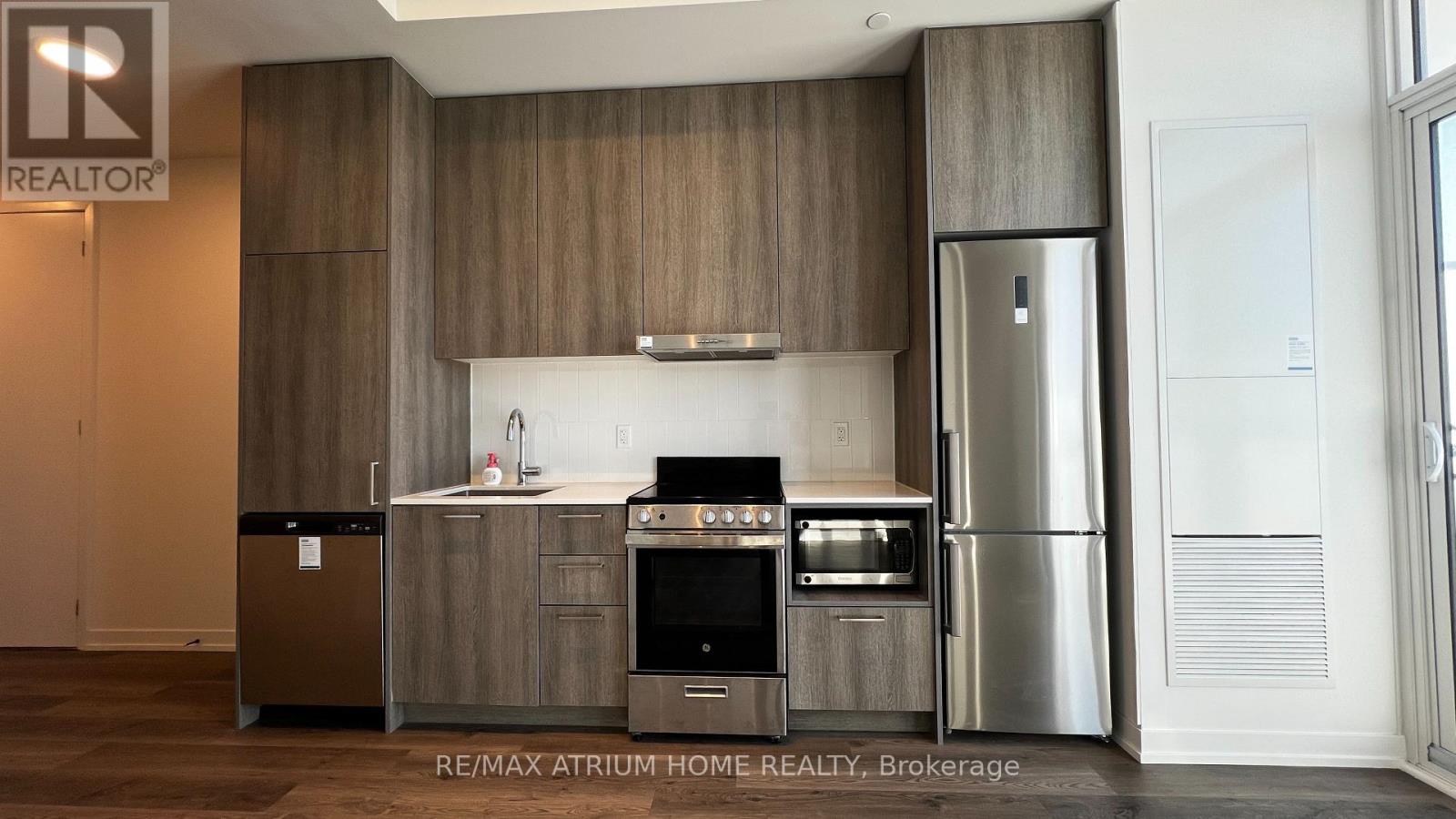 811 - 195 COMMERCE STREET, Vaughan, Ontario