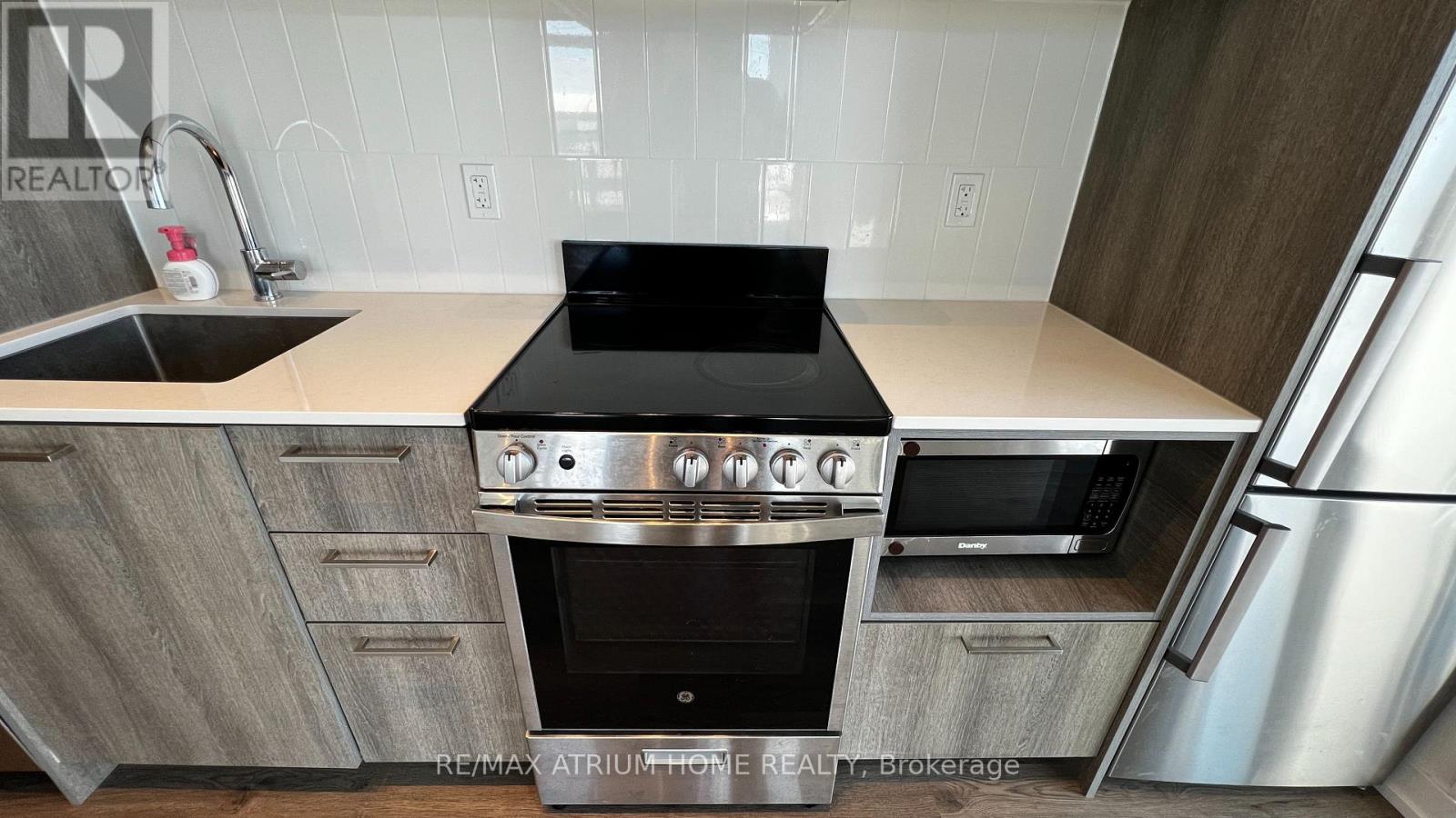 811 - 195 Commerce Street, Vaughan, Ontario  L4K 0P9 - Photo 4 - N12651640