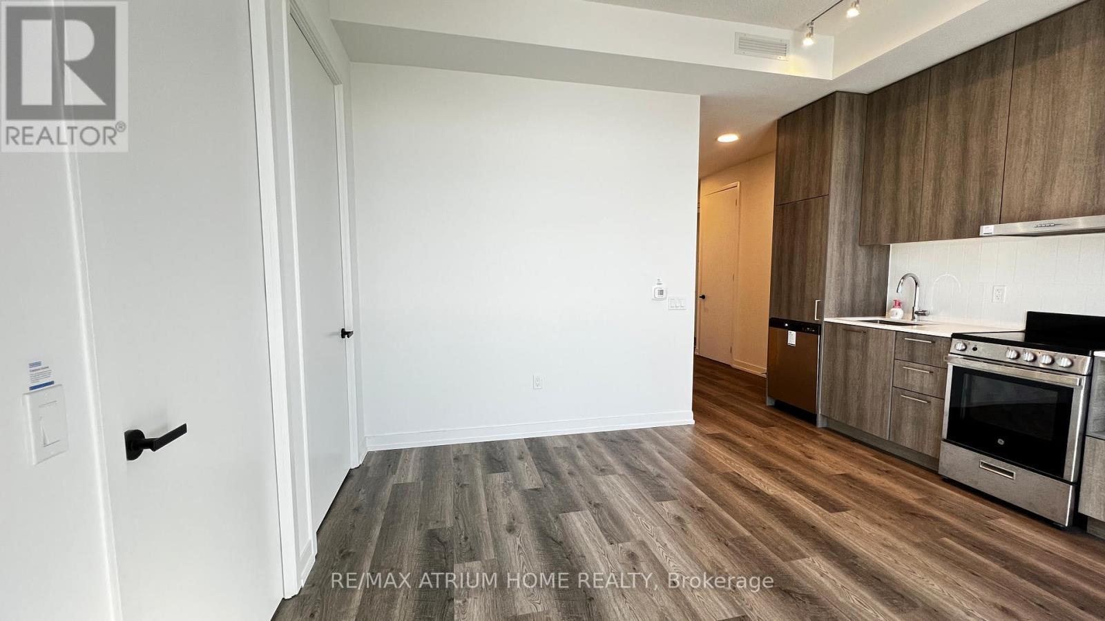 811 - 195 Commerce Street, Vaughan, Ontario  L4K 0P9 - Photo 8 - N12651640