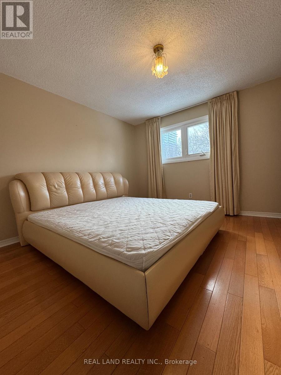 55 Snapdragon Drive, Toronto, Ontario  M2J 4X5 - Photo 12 - C12659304