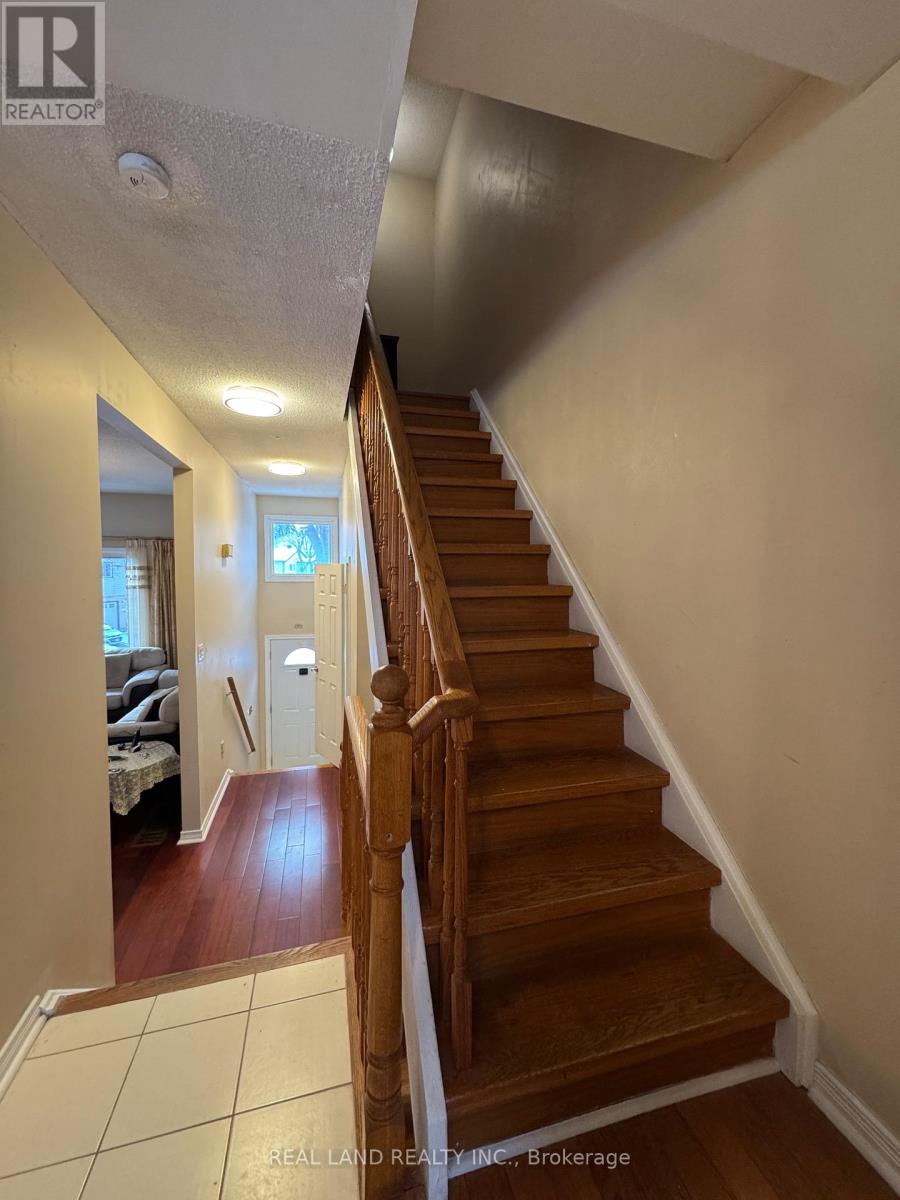 55 Snapdragon Drive, Toronto, Ontario  M2J 4X5 - Photo 5 - C12659304