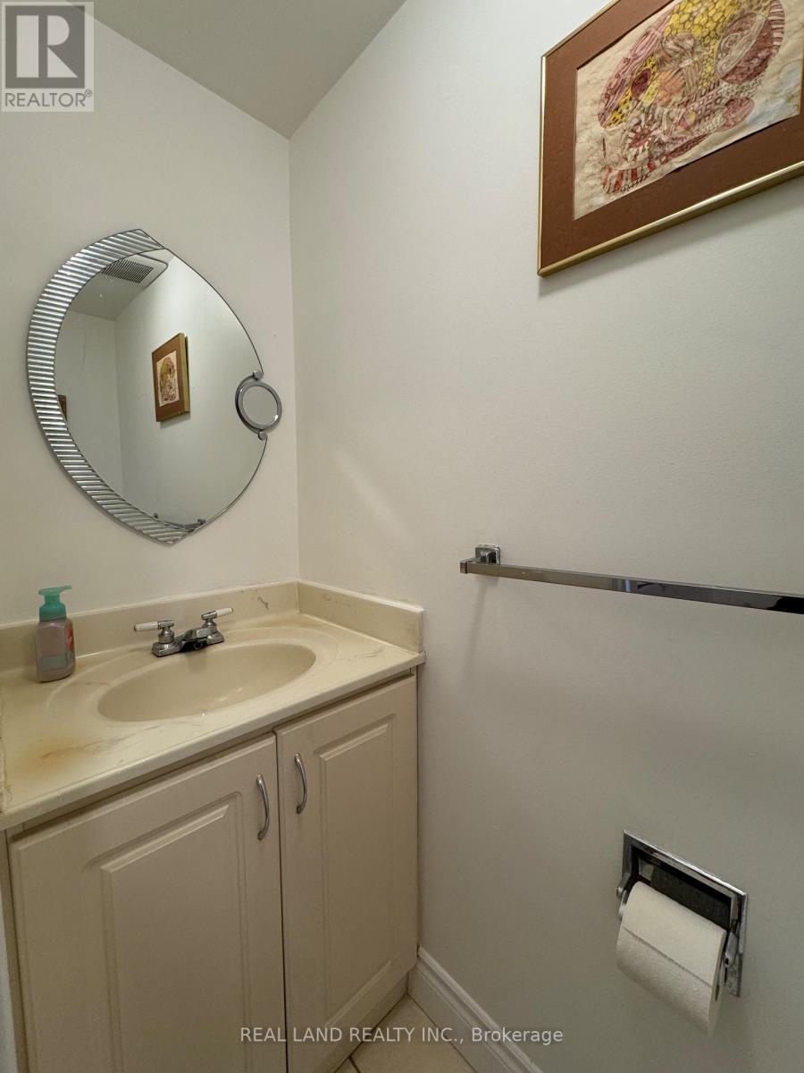 55 Snapdragon Drive, Toronto, Ontario  M2J 4X5 - Photo 8 - C12659304