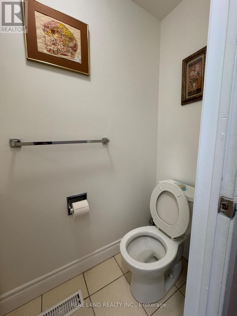 55 Snapdragon Drive, Toronto, Ontario  M2J 4X5 - Photo 9 - C12659304