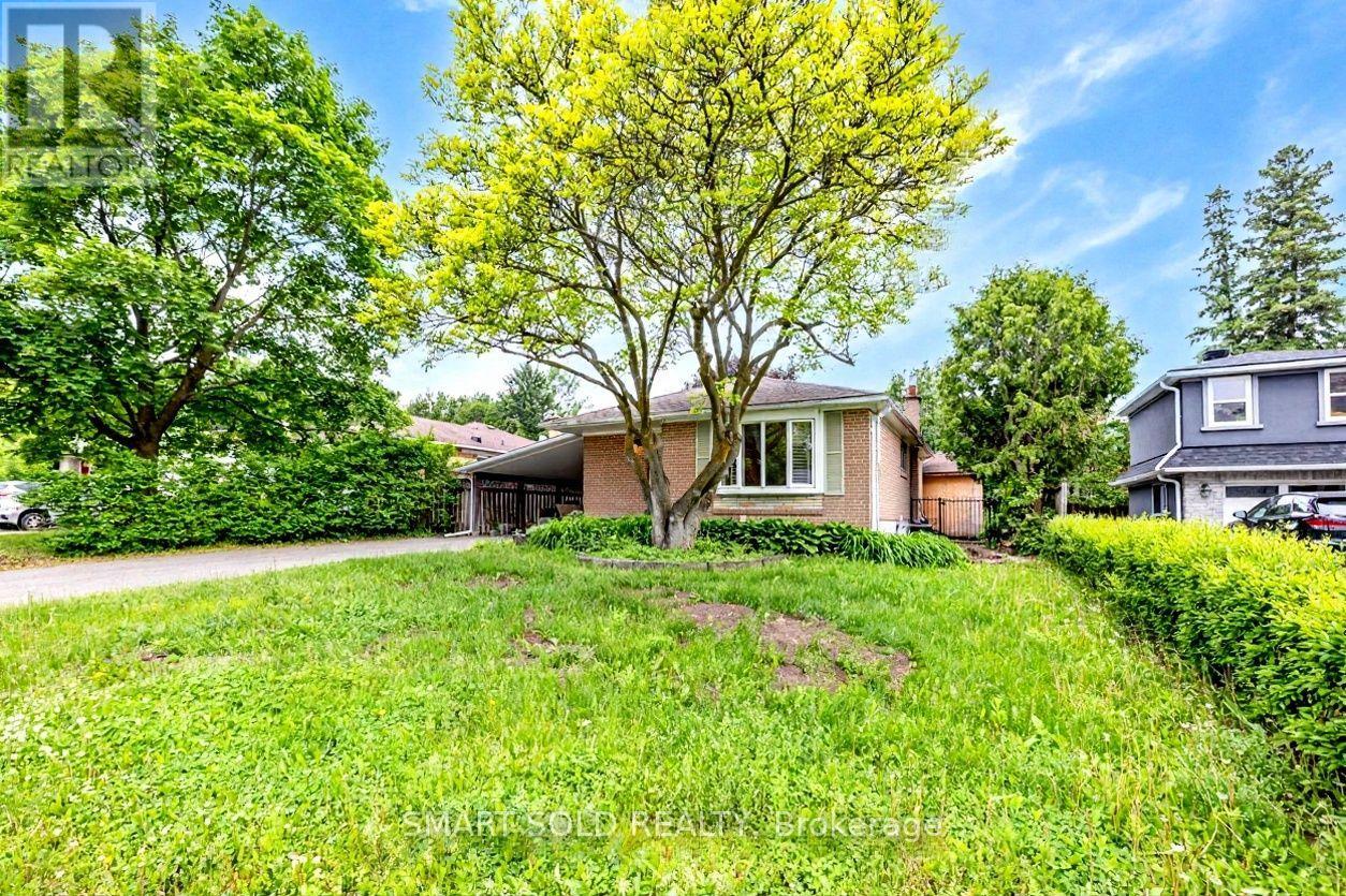 LOWER - 10 HOLMAN CRESCENT, Aurora, Ontario