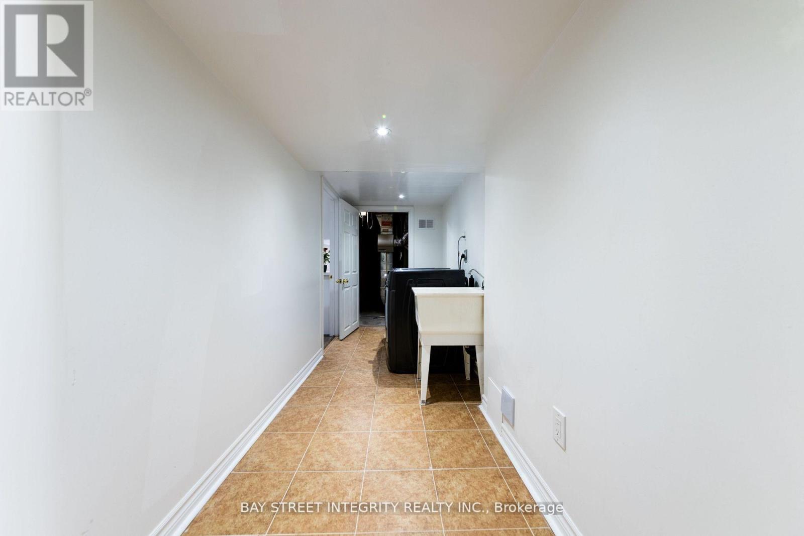 (Bsmt) - 5657 Raleigh Street, Mississauga, Ontario  L5M 7E4 - Photo 8 - W12659316