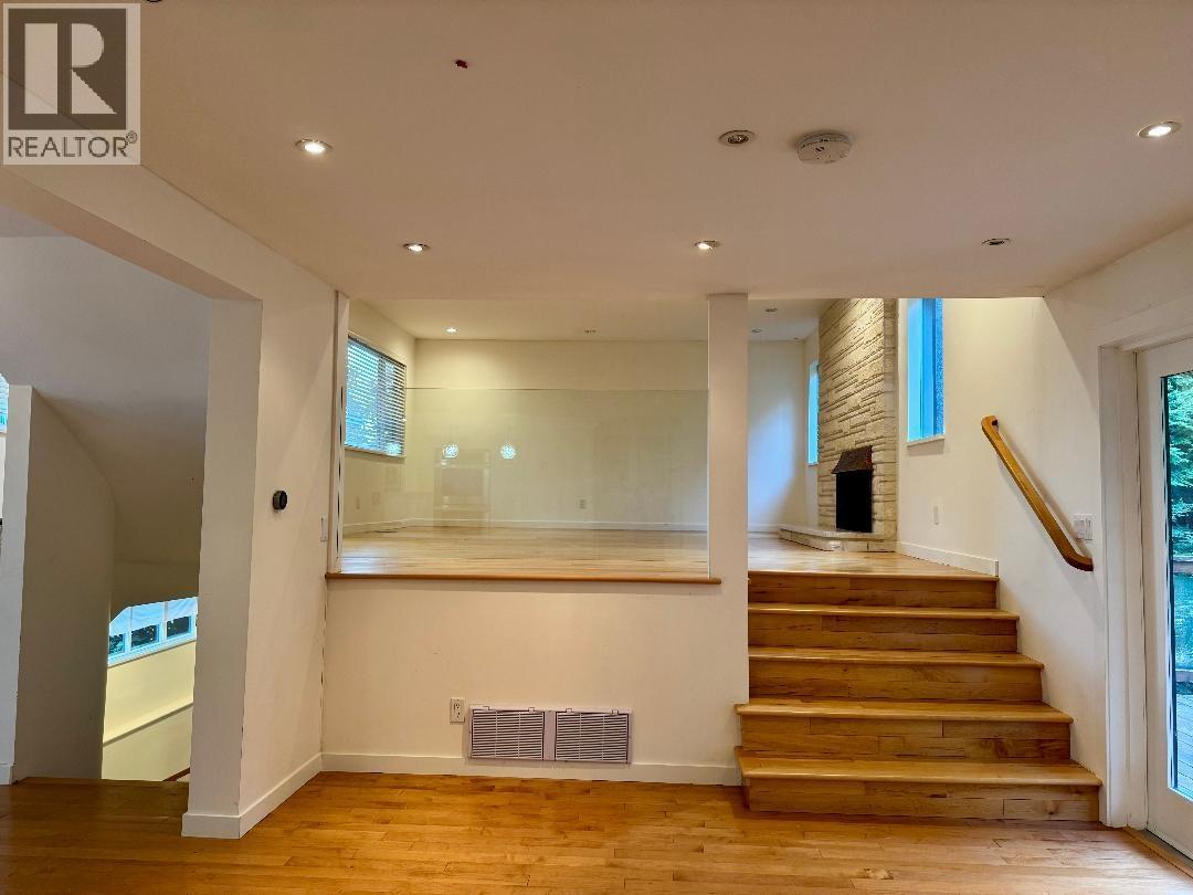 5257 Sonora Drive, North Vancouver, British Columbia  V7R 3V7 - Photo 4 - R3062816