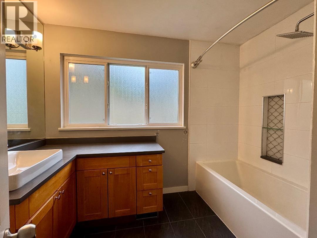 5257 Sonora Drive, North Vancouver, British Columbia  V7R 3V7 - Photo 9 - R3062816