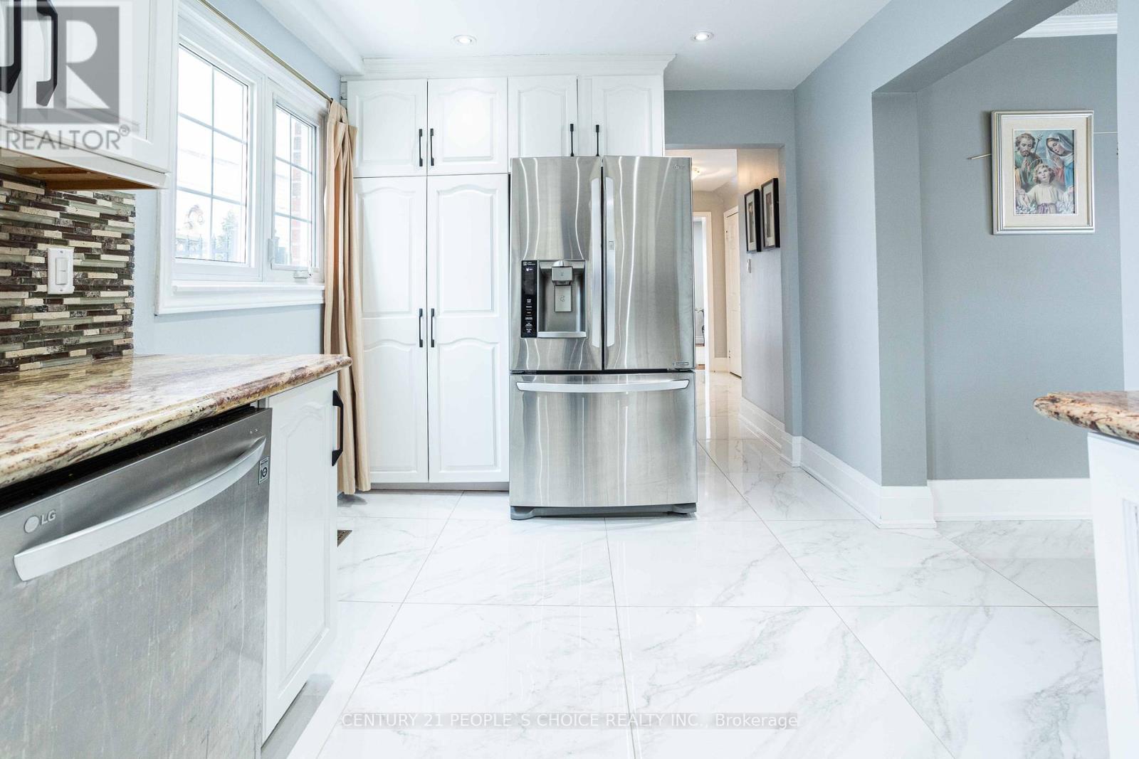 32 Madrid Crescent, Brampton, Ontario  L6S 2X4 - Photo 14 - W12659346