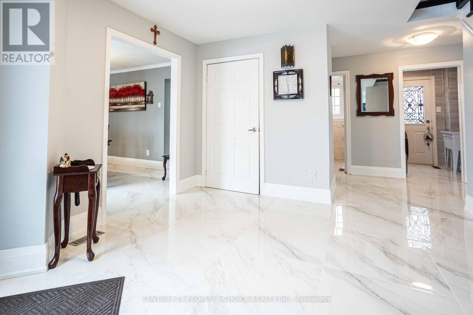 32 Madrid Crescent, Brampton, Ontario  L6S 2X4 - Photo 17 - W12659346