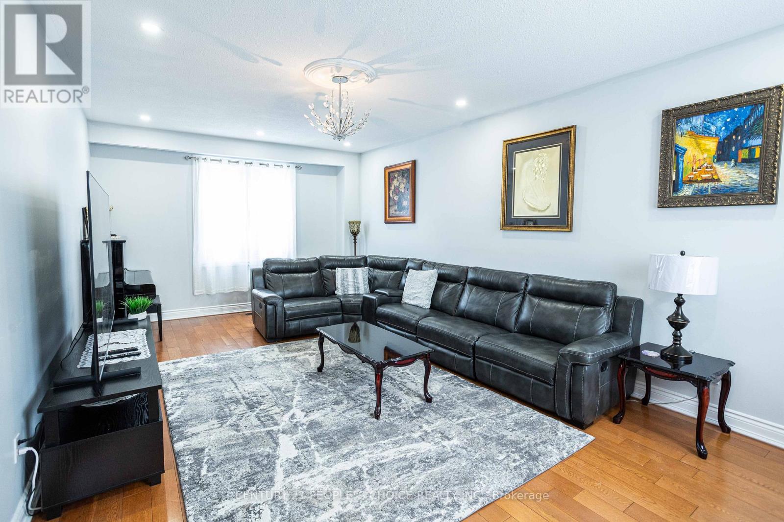 32 Madrid Crescent, Brampton, Ontario  L6S 2X4 - Photo 9 - W12659346