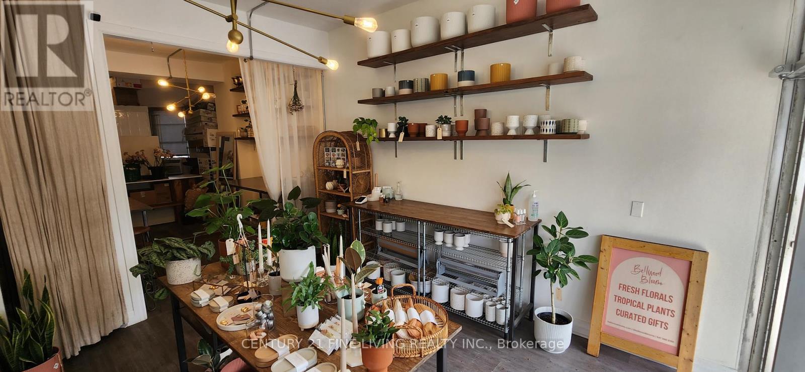 3130 Dundas Street W, Toronto, Ontario M6P 2A1 - Photo 16 - W12659350