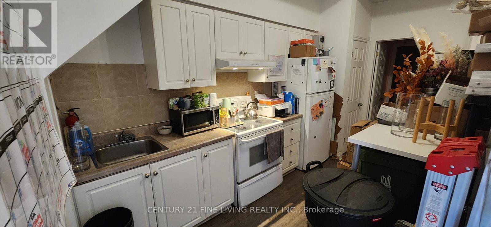 3130 Dundas Street W, Toronto, Ontario M6P 2A1 - Photo 19 - W12659350