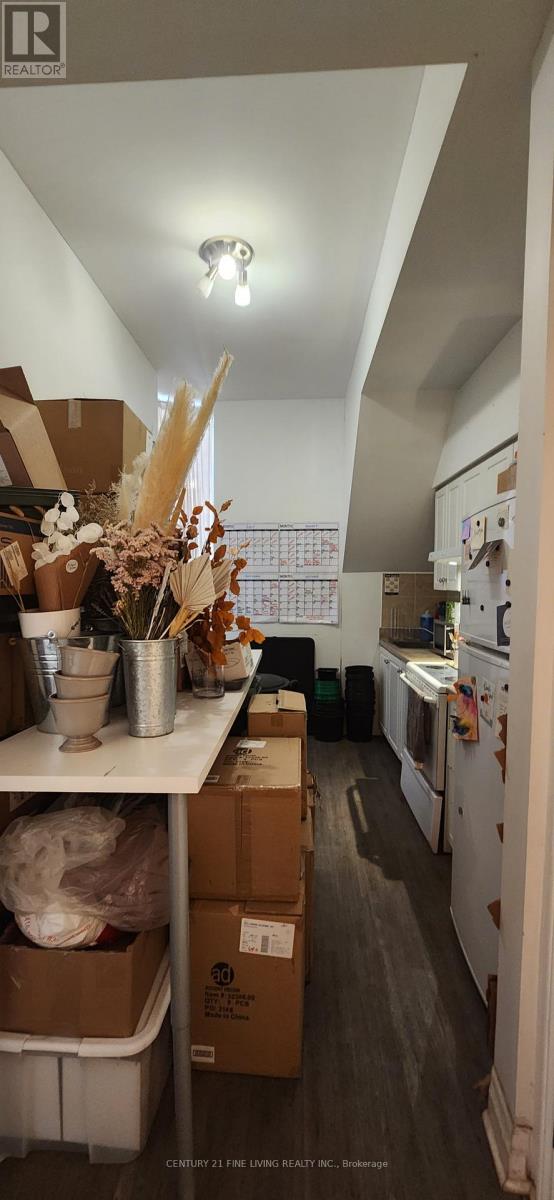 3130 Dundas Street W, Toronto, Ontario M6P 2A1 - Photo 22 - W12659350