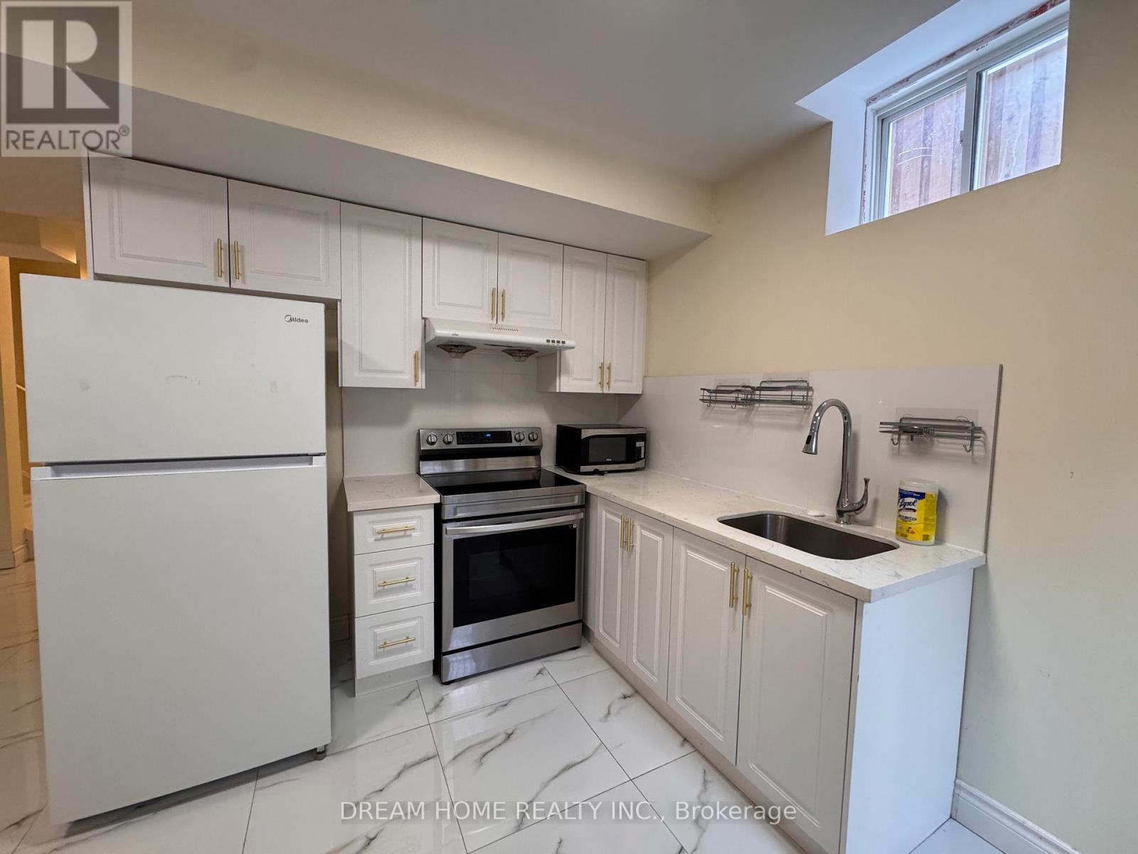 Bsmt - 447 Grindstone Trail, Oakville, Ontario  L6H 7H5 - Photo 8 - W12659354