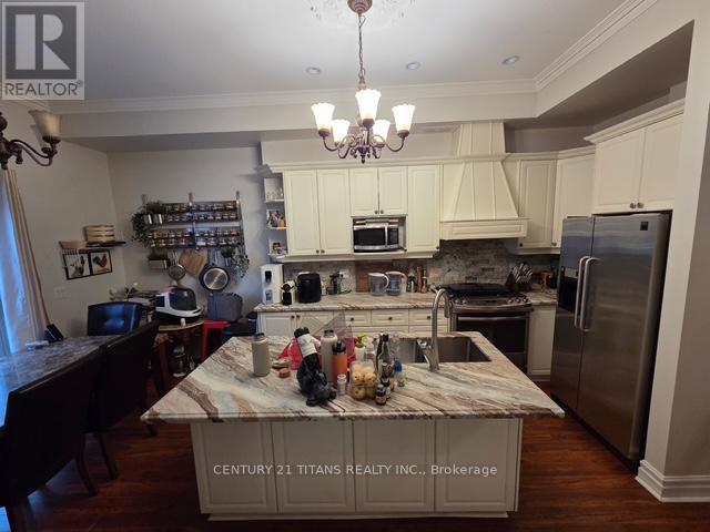 6 Cam Fella Lane, Toronto, Ontario  M4L 3Z5 - Photo 5 - E12659364