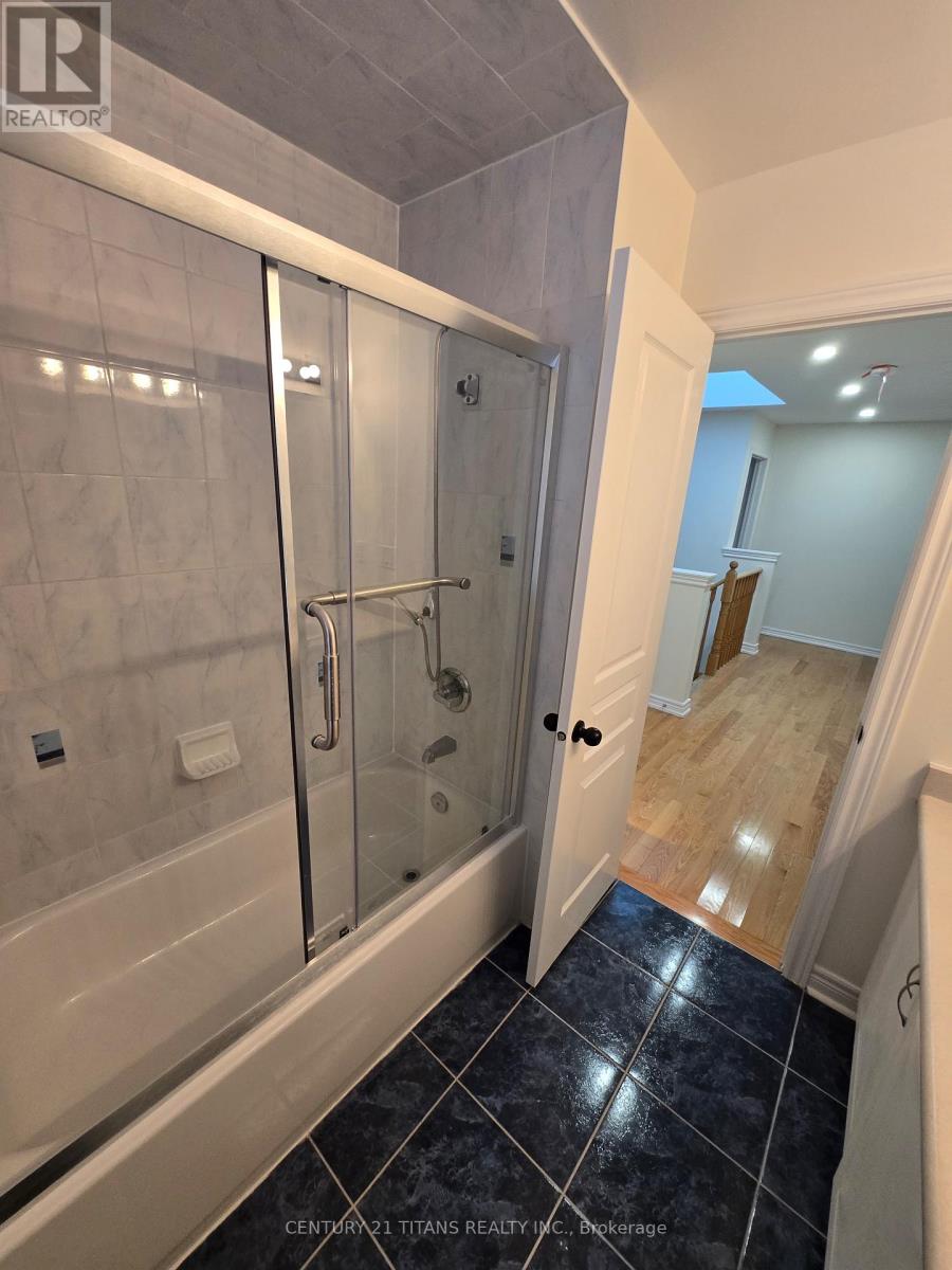 10 Willow Landing, Markham, Ontario  L6E 0H2 - Photo 5 - N12659378