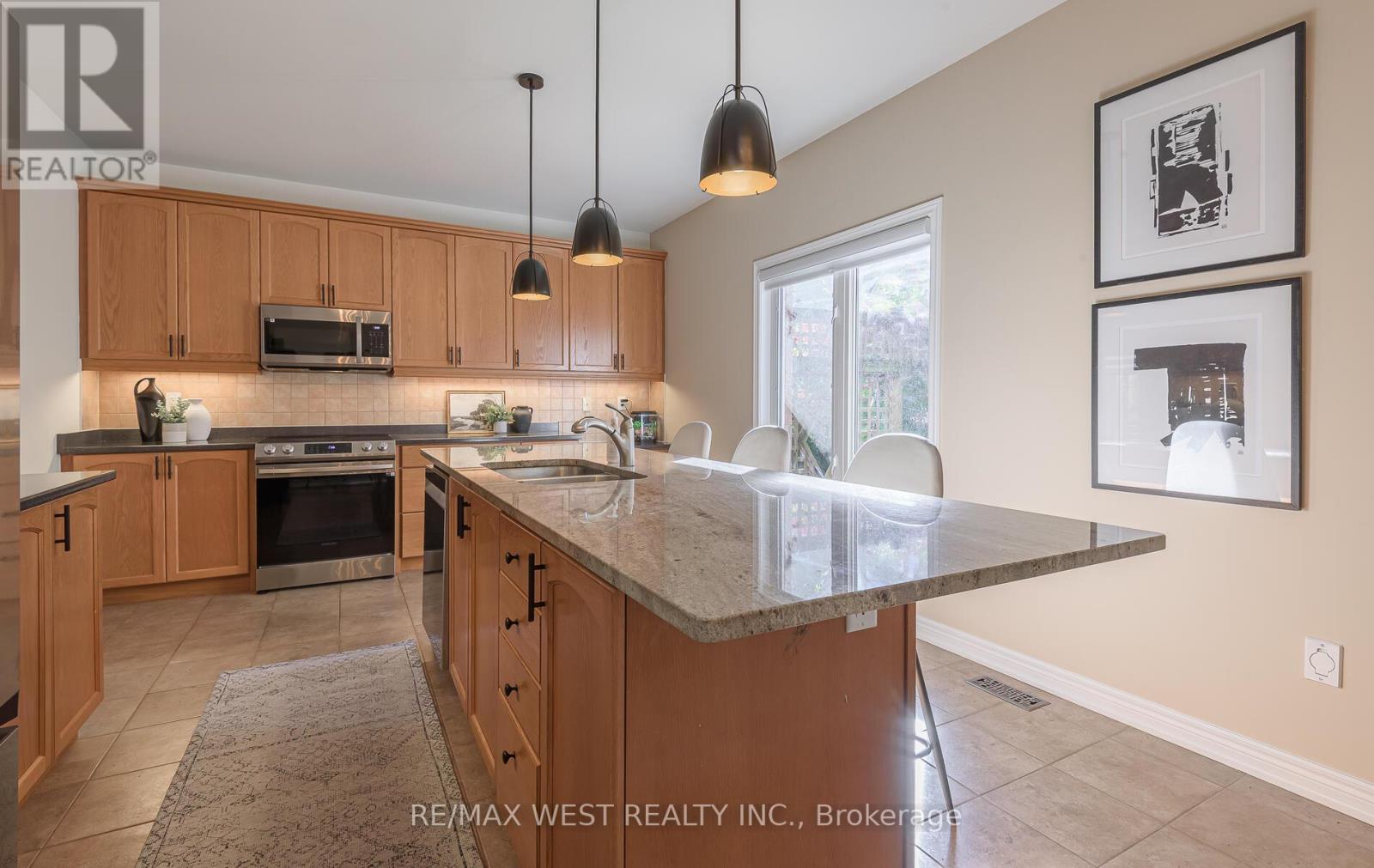 41 North Riverdale Drive, Caledon, Ontario  L7C 1L1 - Photo 14 - W12658846