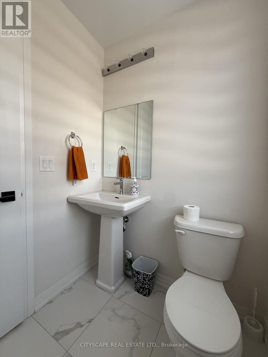 8 Marvin Avenue, Oakville, Ontario  L6H 0Z8 - Photo 11 - W12611054