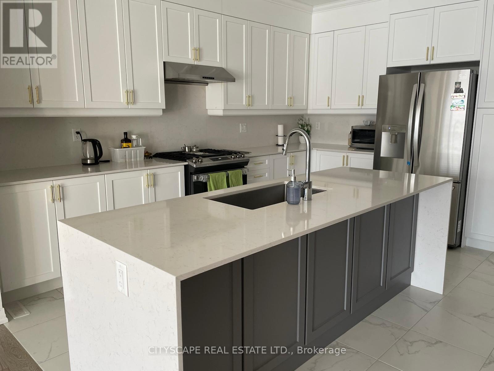 8 Marvin Avenue, Oakville, Ontario  L6H 0Z8 - Photo 2 - W12611054