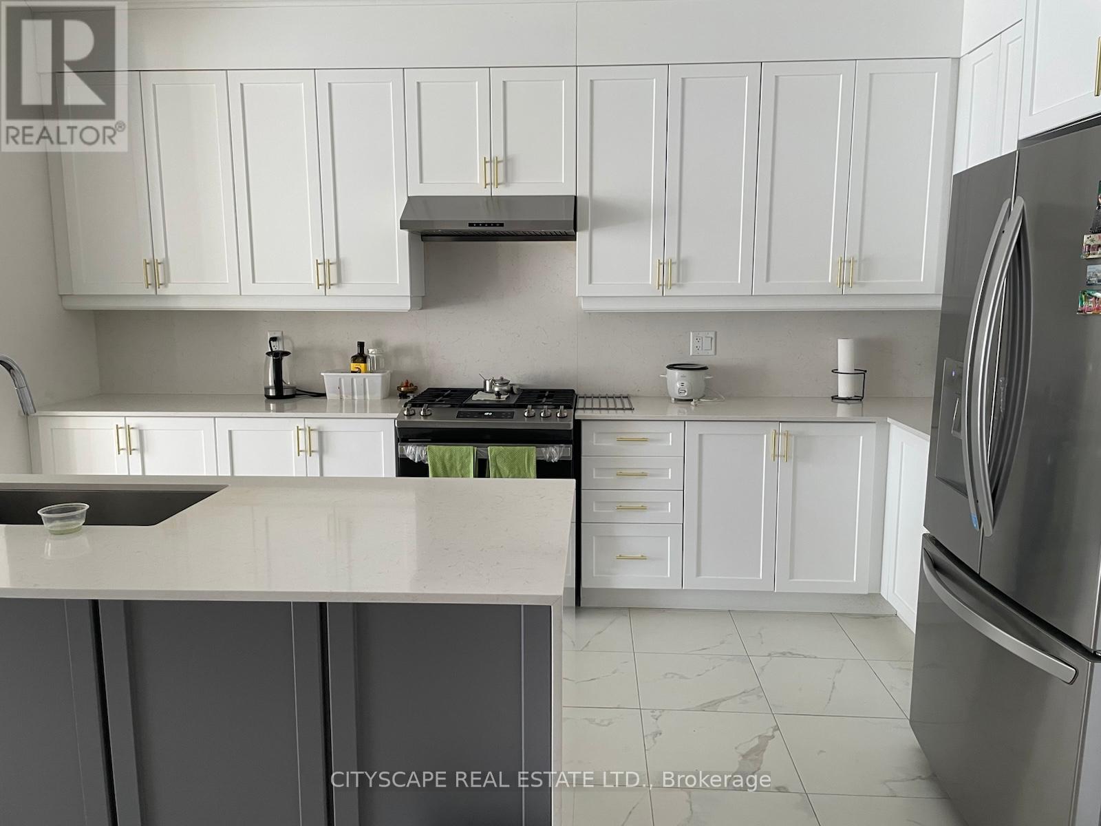 8 Marvin Avenue, Oakville, Ontario  L6H 0Z8 - Photo 3 - W12611054