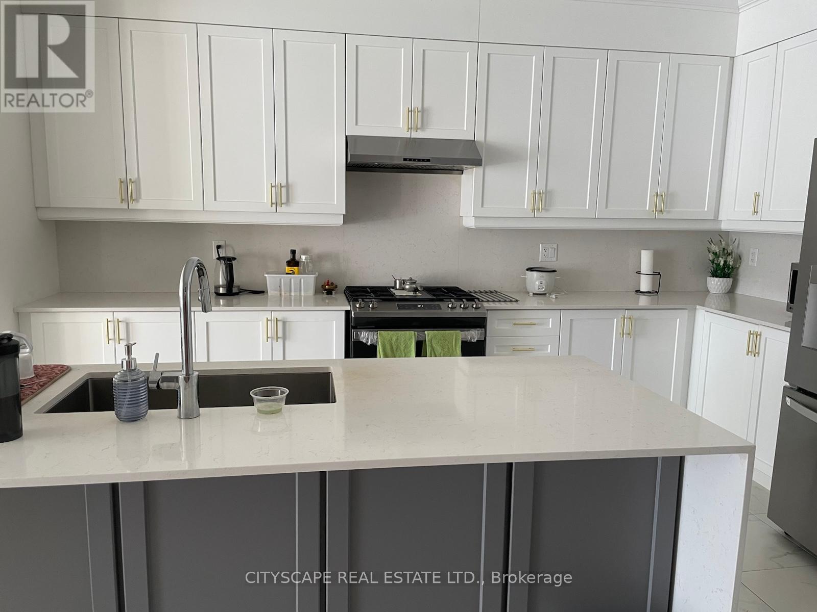 8 Marvin Avenue, Oakville, Ontario  L6H 0Z8 - Photo 4 - W12611054