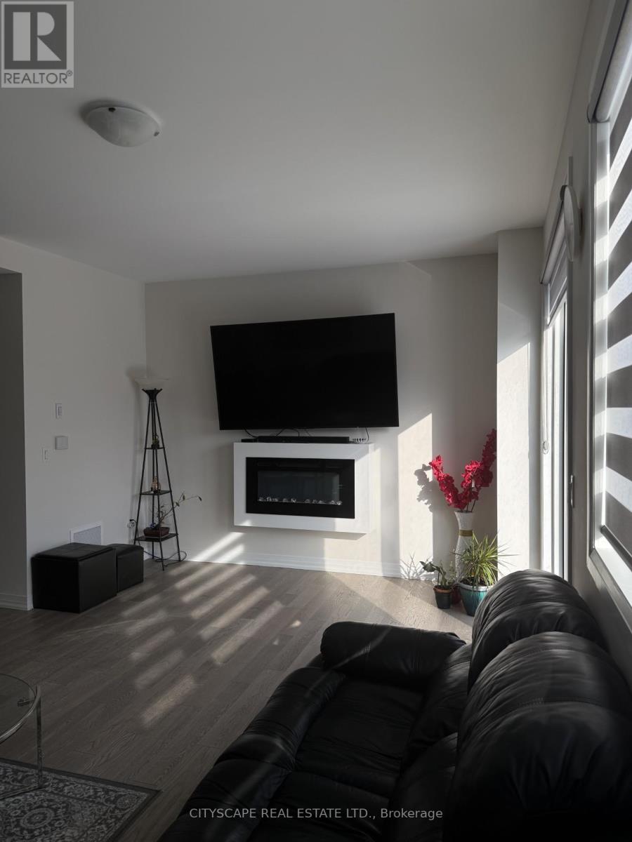 8 Marvin Avenue, Oakville, Ontario  L6H 0Z8 - Photo 9 - W12611054