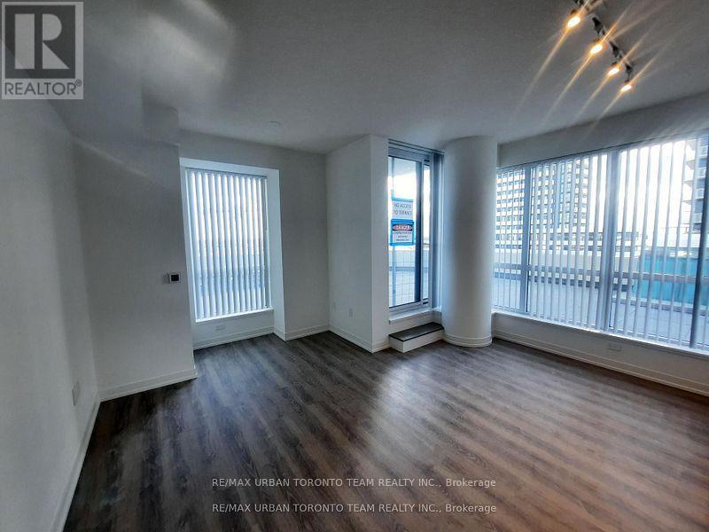 517 - 8 Interchange Way, Vaughan (Vaughan Corporate Centre), Ontario  L4K 5Z7 - Photo 5 - N12659402