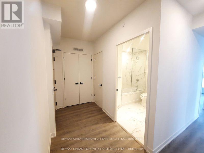 517 - 8 Interchange Way, Vaughan (Vaughan Corporate Centre), Ontario  L4K 5Z7 - Photo 6 - N12659402